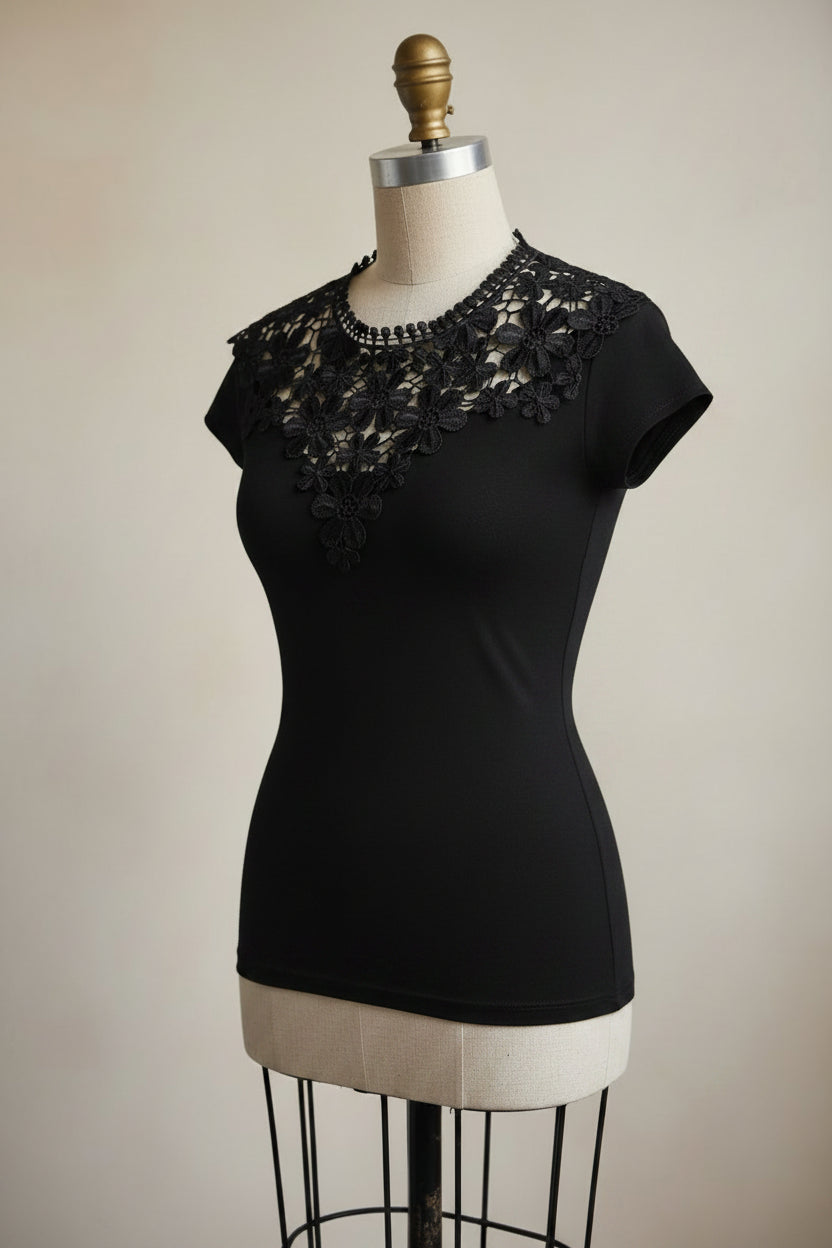 Camiseta con aplique de encaje de Foresta Bella