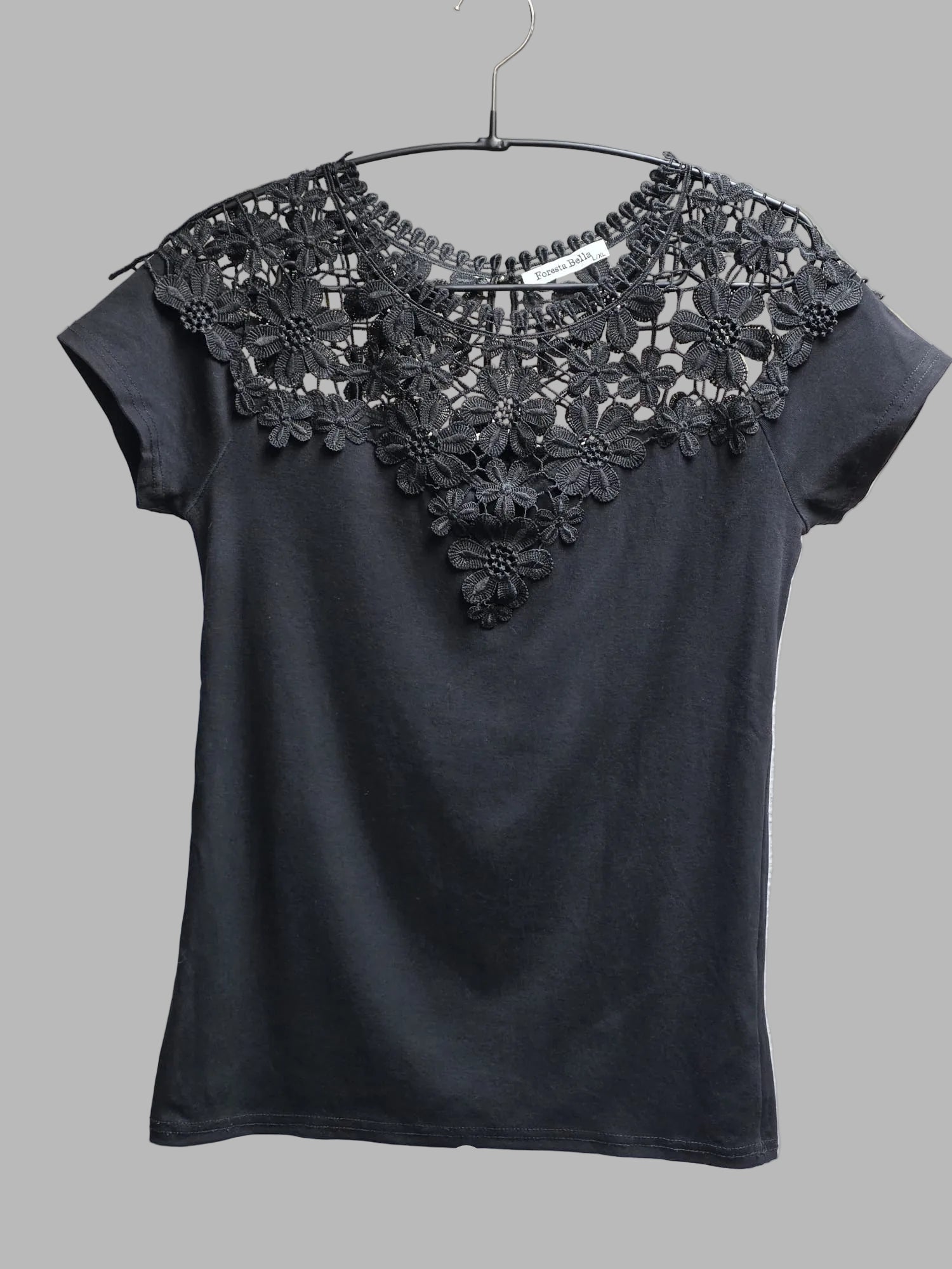 Camiseta con aplique de encaje de Foresta Bella