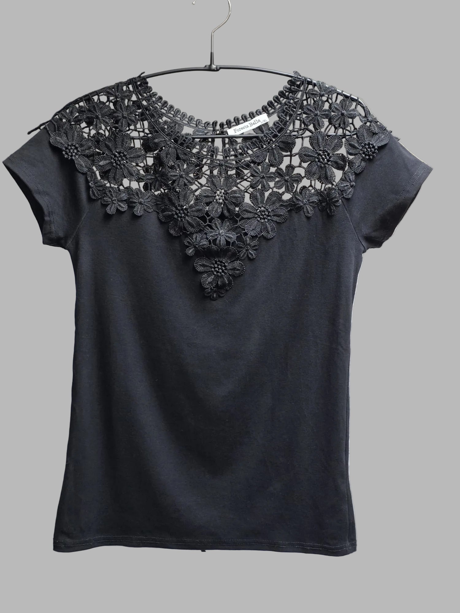 Camiseta con aplique de encaje de Foresta Bella
