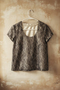 Blusa de manga corta de encaje negro