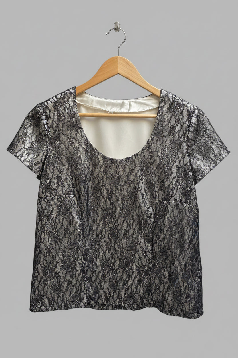 Blusa de manga corta de encaje negro