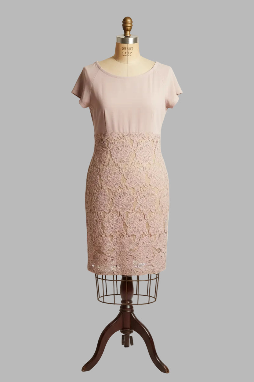 Robe courte rose vieilli