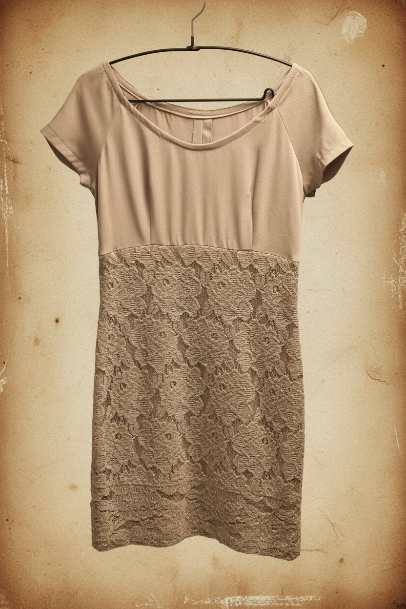 Robe courte rose vieilli