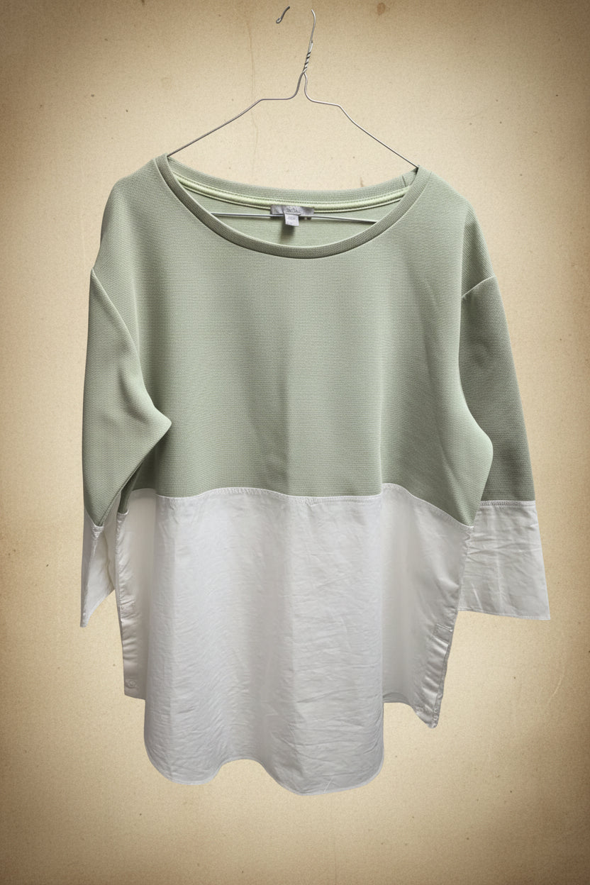 Blusa bicolor blanca y verde de COS, Talla M