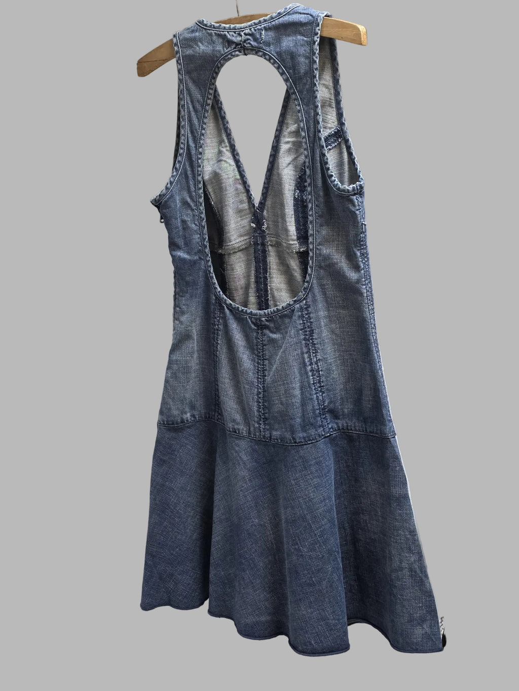 Vestido vaquero corto de la firma italiana Kocca