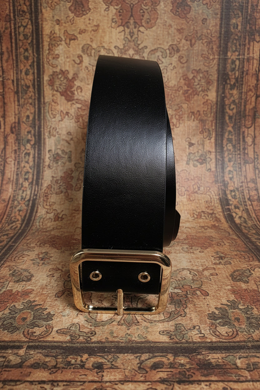 Cinturón negro de polipiel