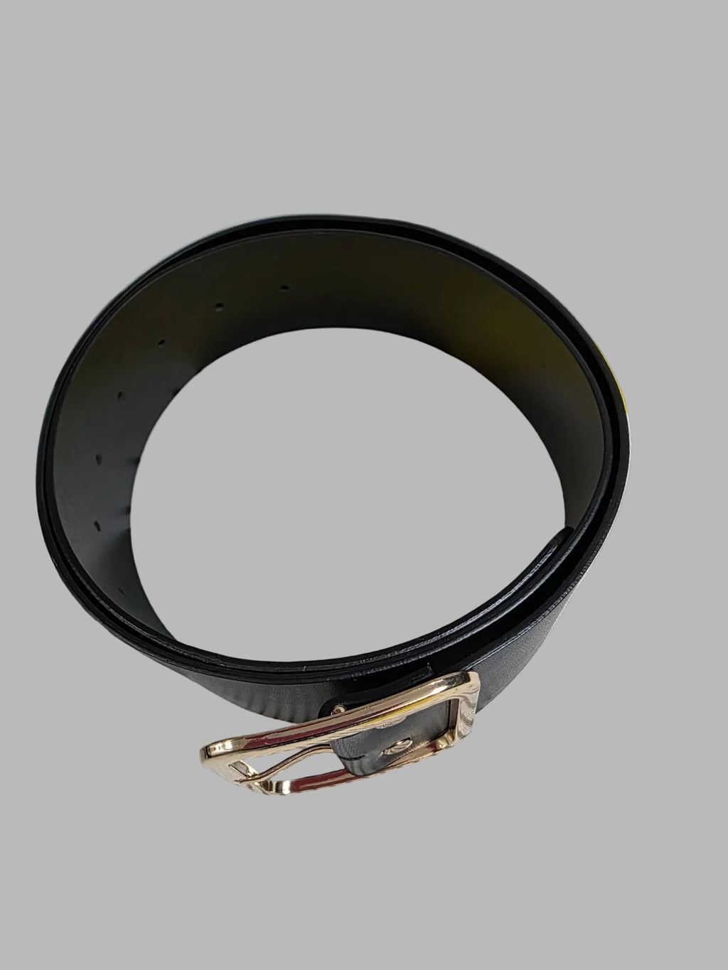 Cinturón negro de polipiel