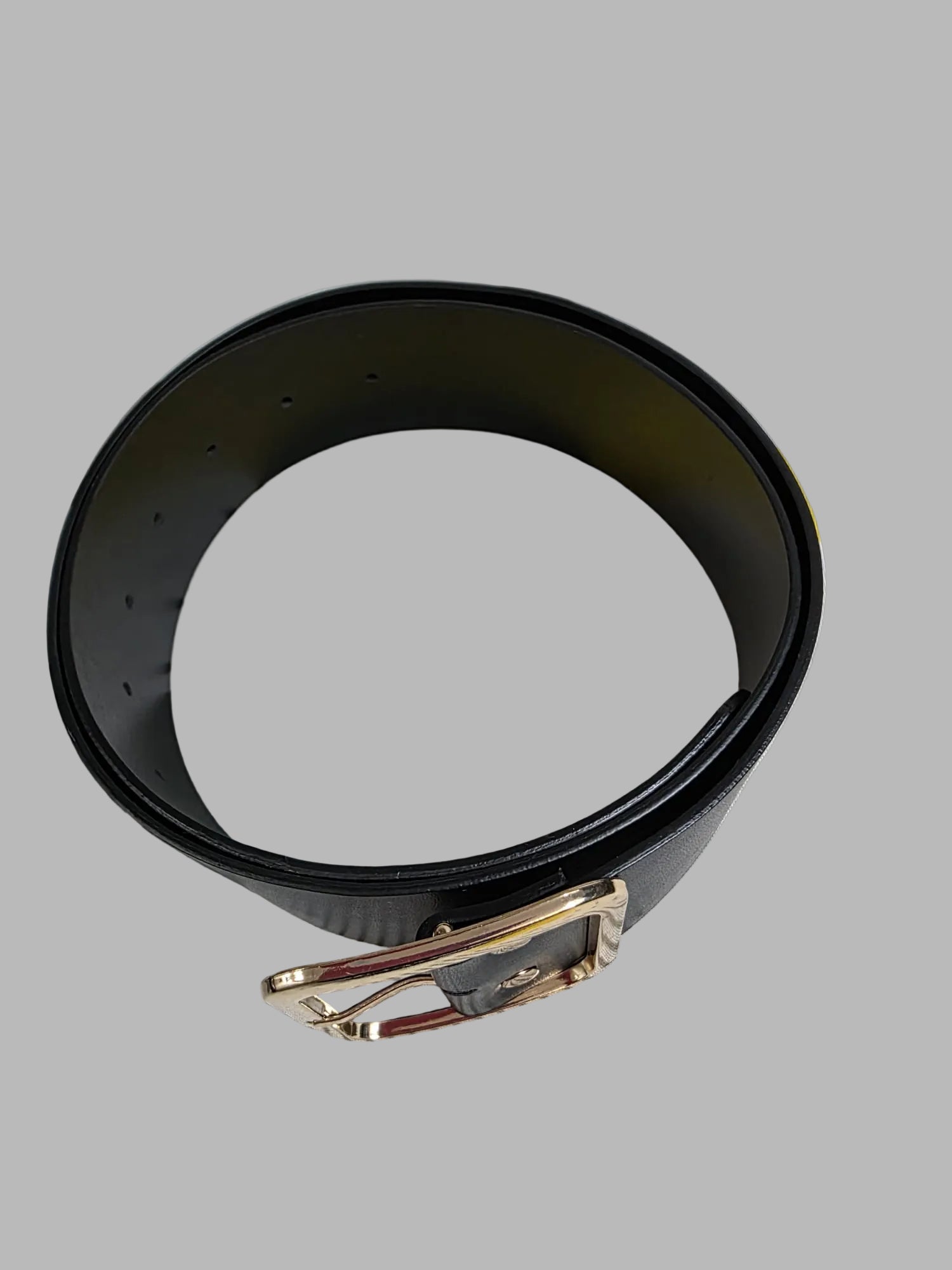 Cinturón negro de polipiel