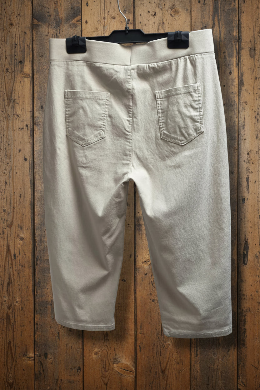 Pantalón capri beige