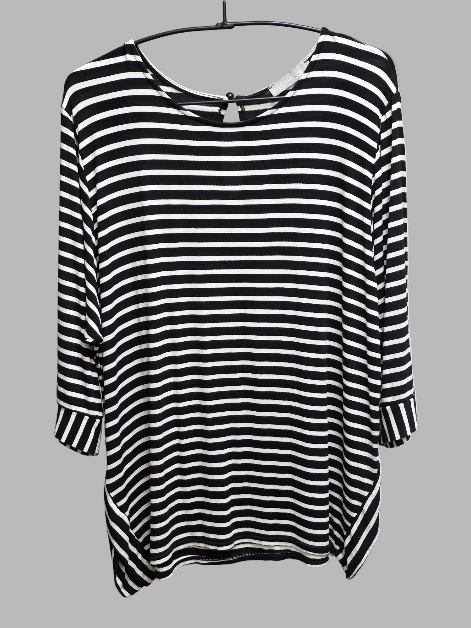 Camiseta oversize  de la marca FAS