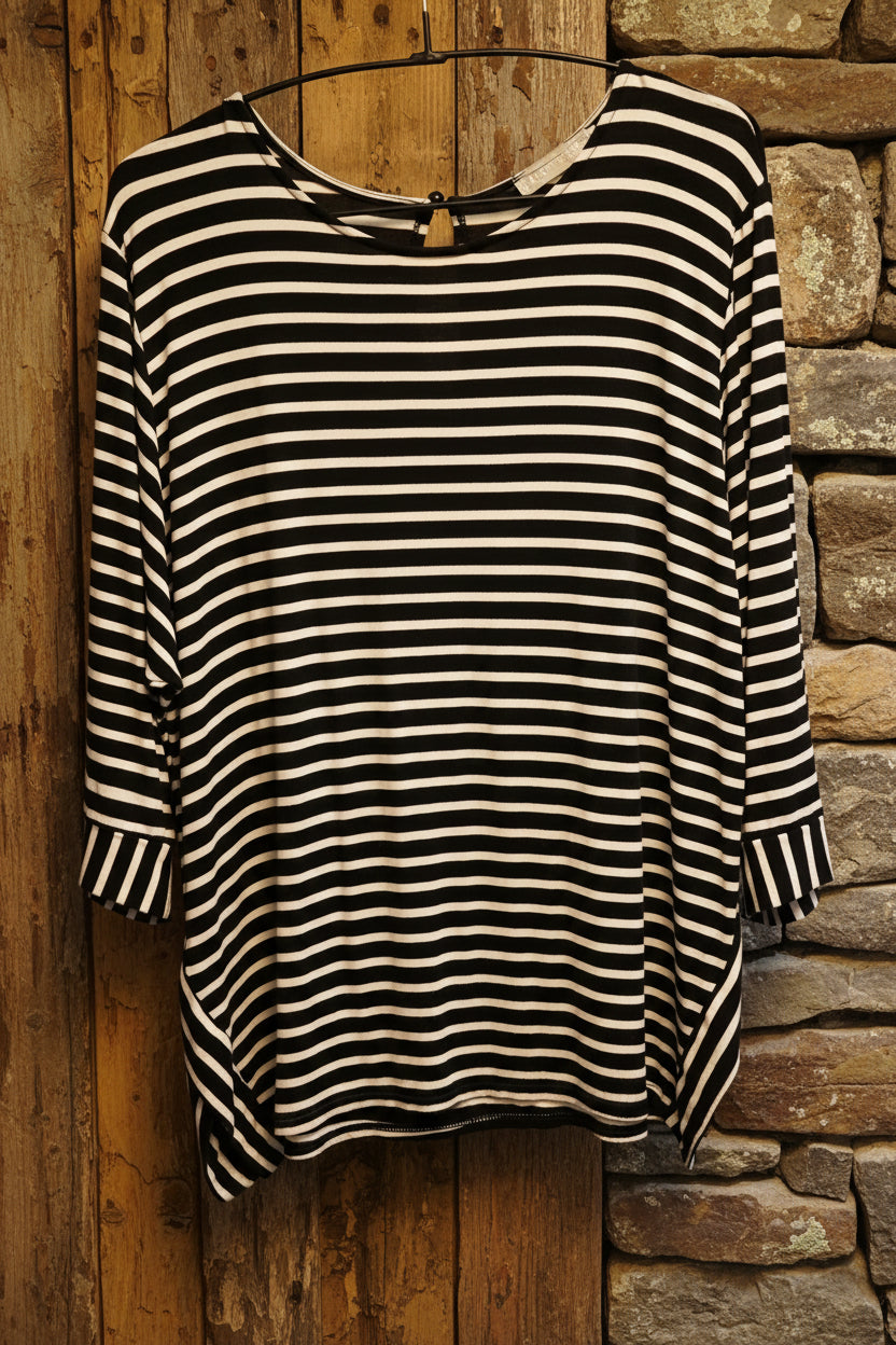 Camiseta oversize  de la marca FAS
