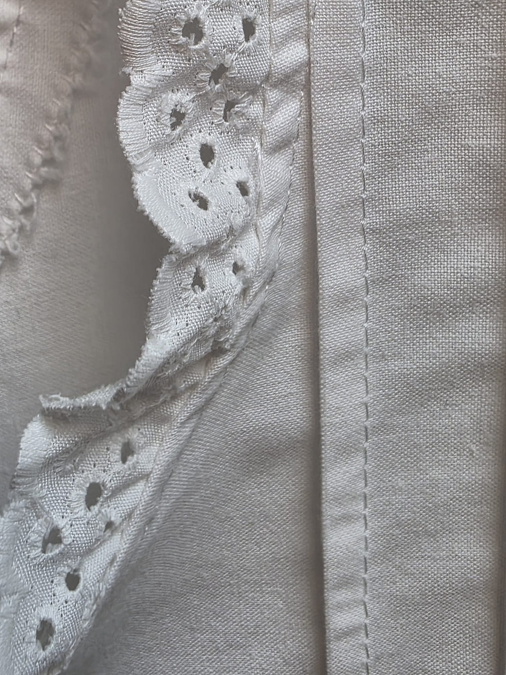 Blusa blanca sin mangas