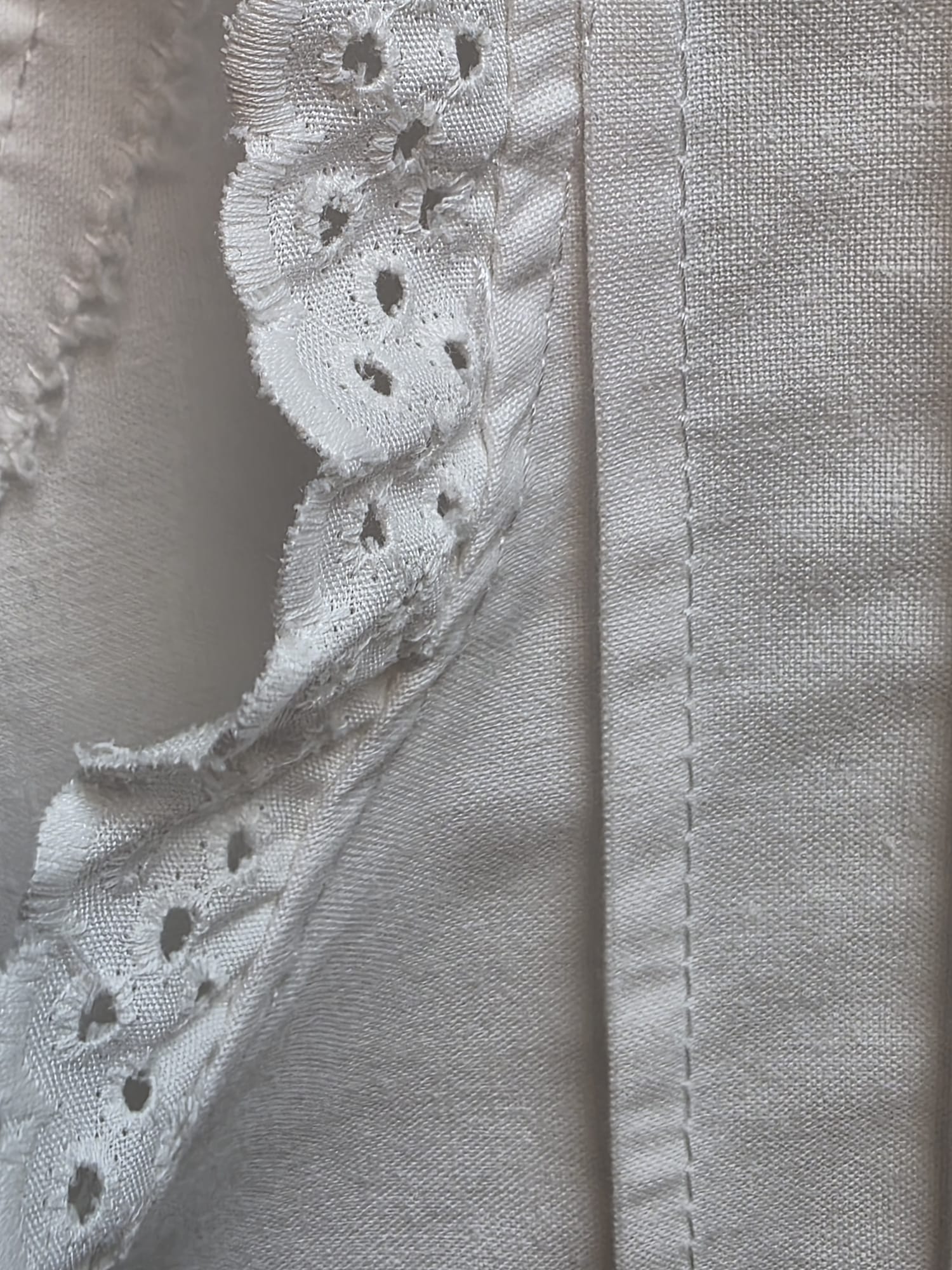 Blusa blanca sin mangas