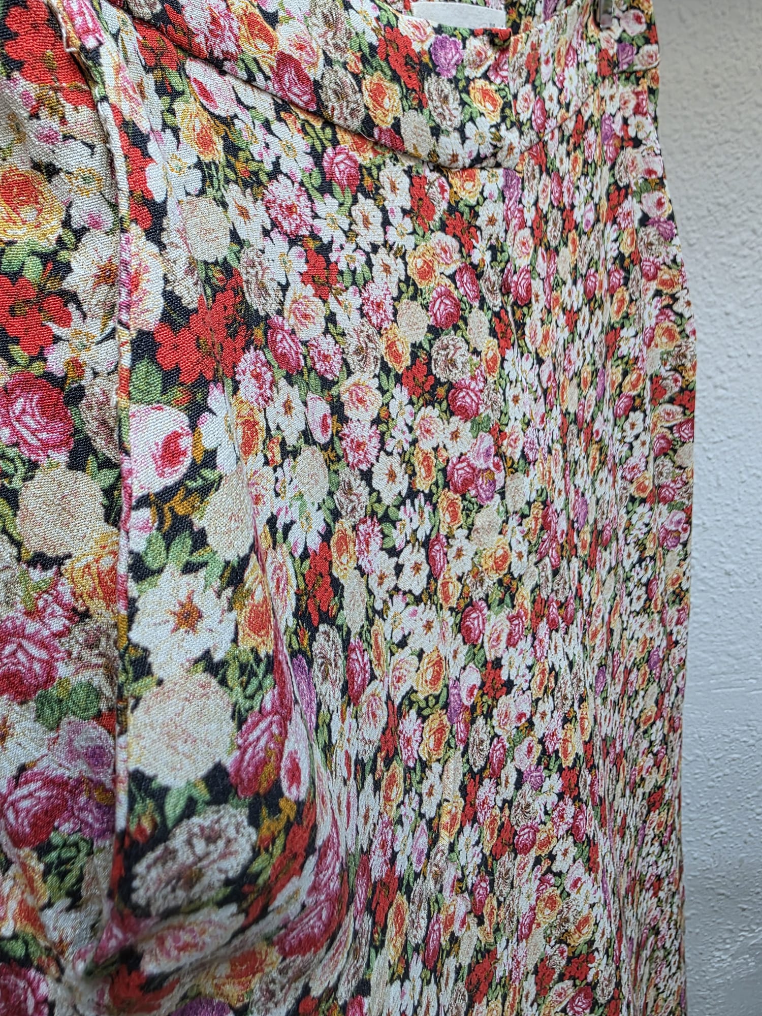 Pantalón fluido Wide-Leg de marca Mango