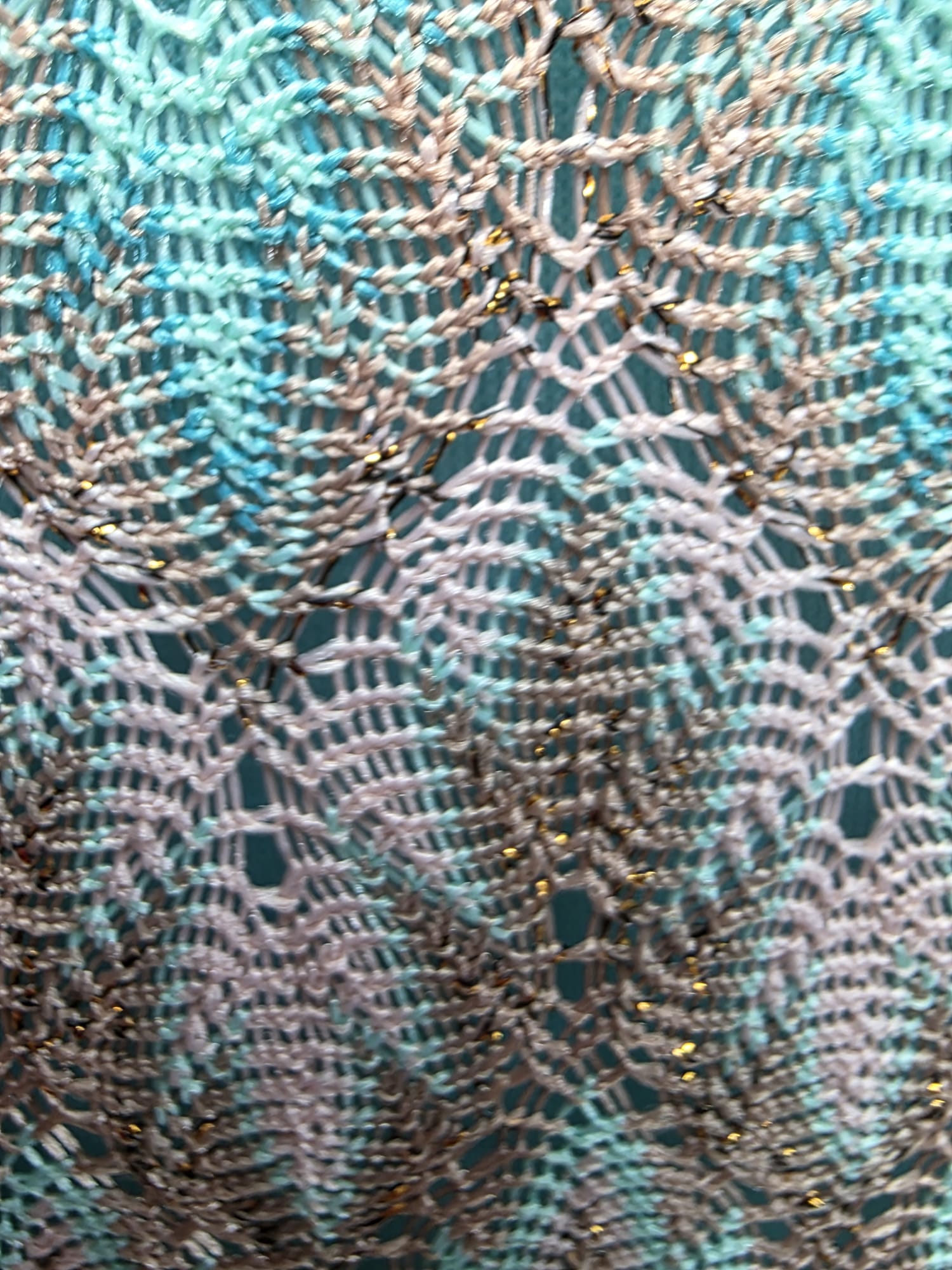 Maxikleid aus Chevron-Strick – Uniq Paris