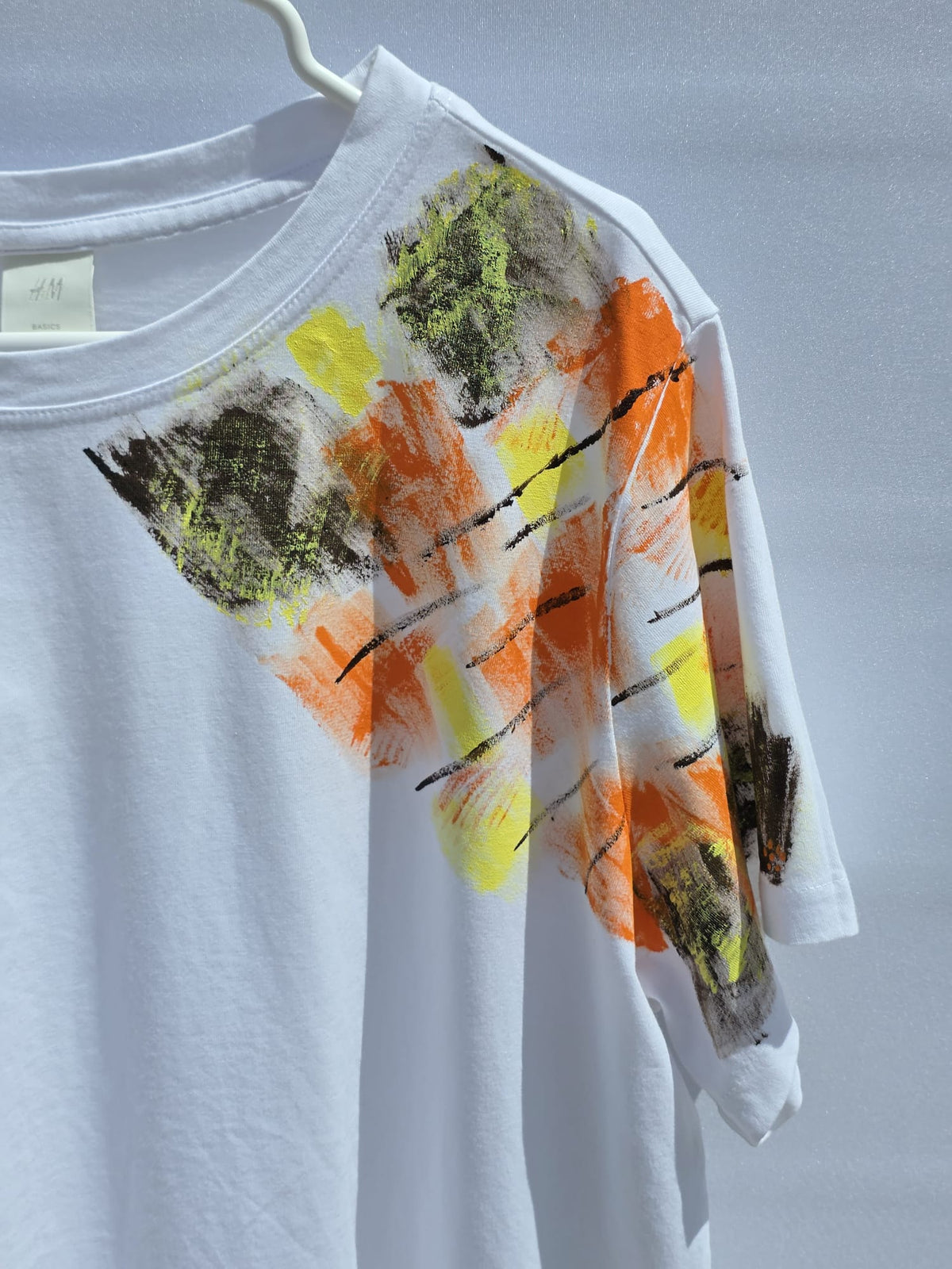 Camiseta blanca pintada a mano, Talla XL