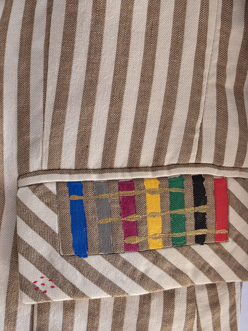 Blazer Amatista – Rayas Vintage con Detalle Artesanal