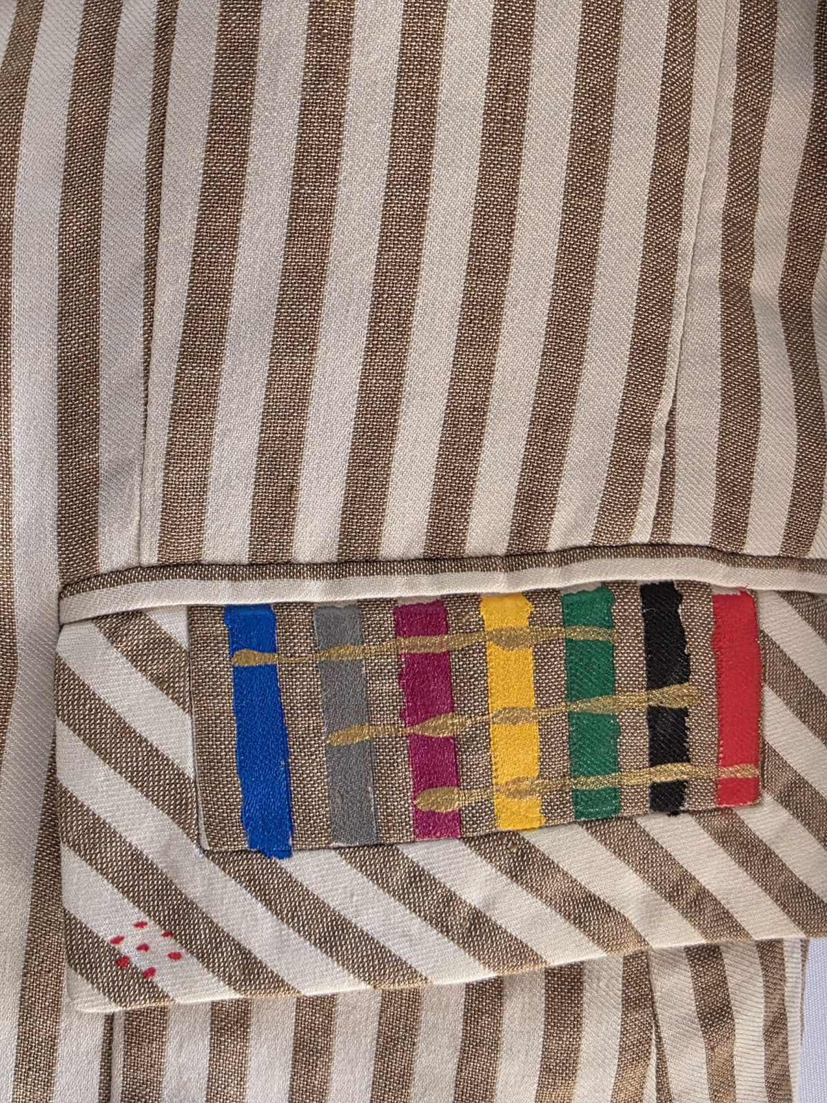 Blazer Amatista – Rayas Vintage con Detalle Artesanal