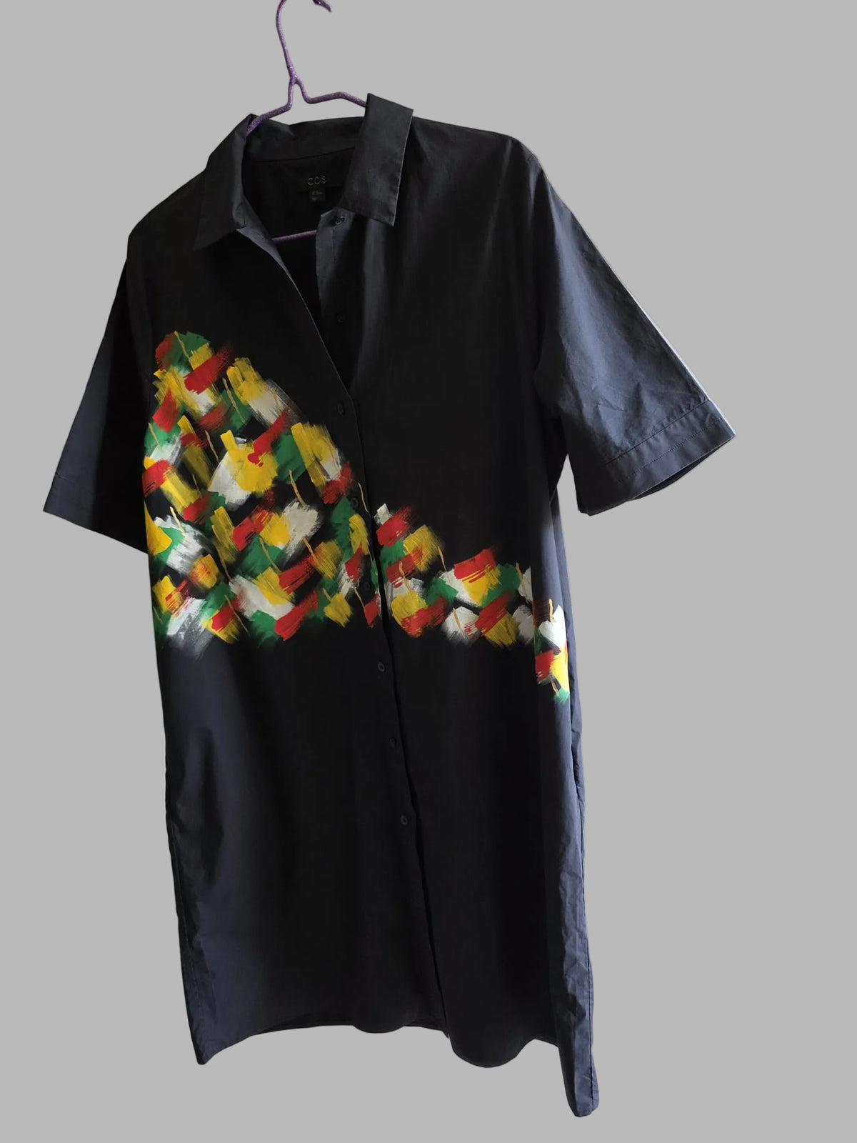 Vestido camisero pintado a mano «Geometría Viva» — COS azul marino | Pieza única
