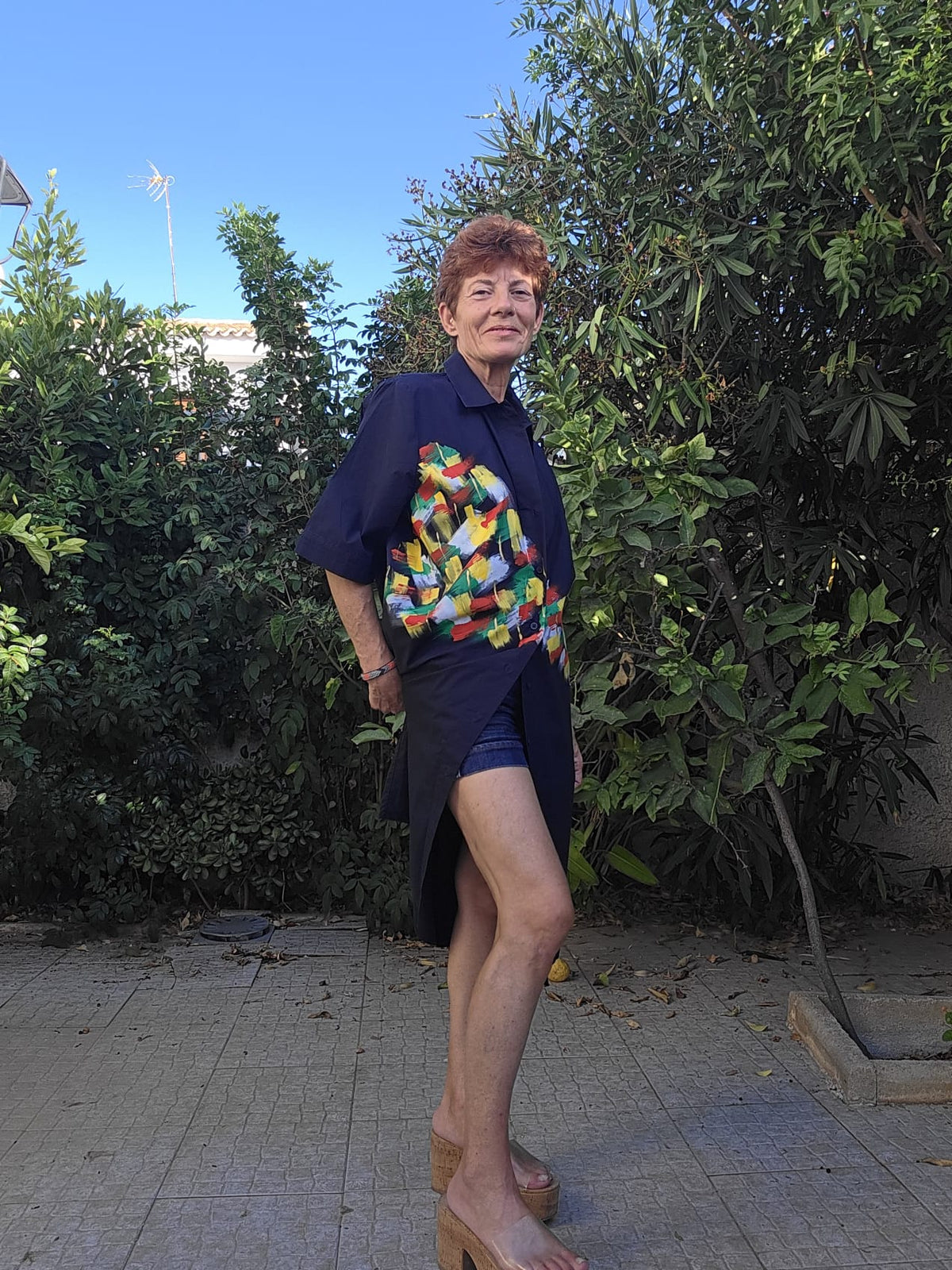 Vestido camisero pintado a mano «Geometría Viva» — COS azul marino | Pieza única