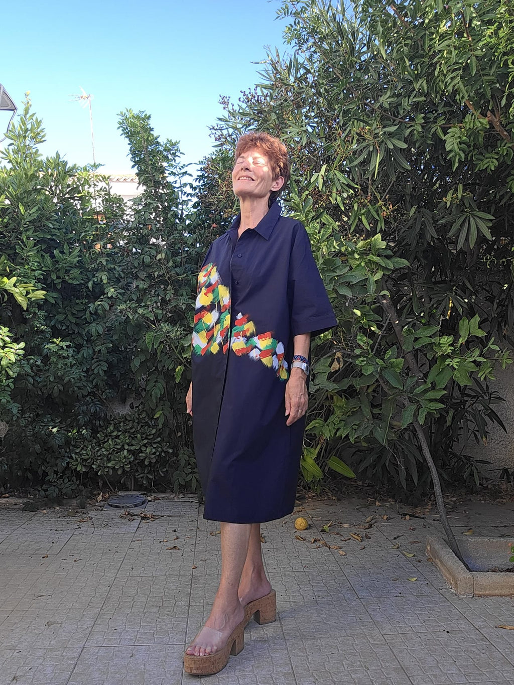 Vestido camisero pintado a mano «Geometría Viva» — COS azul marino | Pieza única