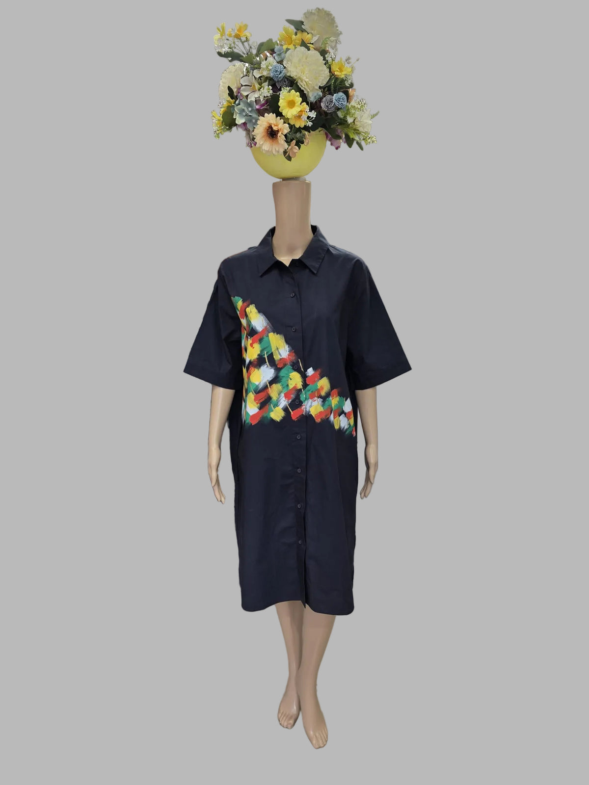 Vestido camisero pintado a mano «Geometría Viva» — COS azul marino | Pieza única