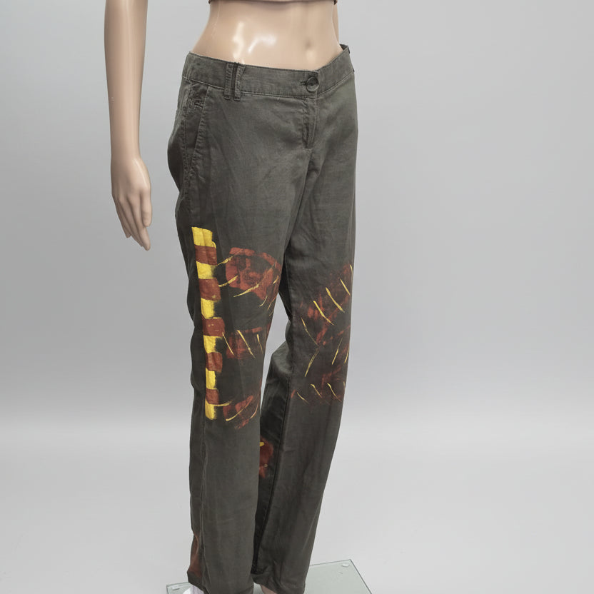 Pantalón casual kaki de mujer talla 40, vista frontal completa