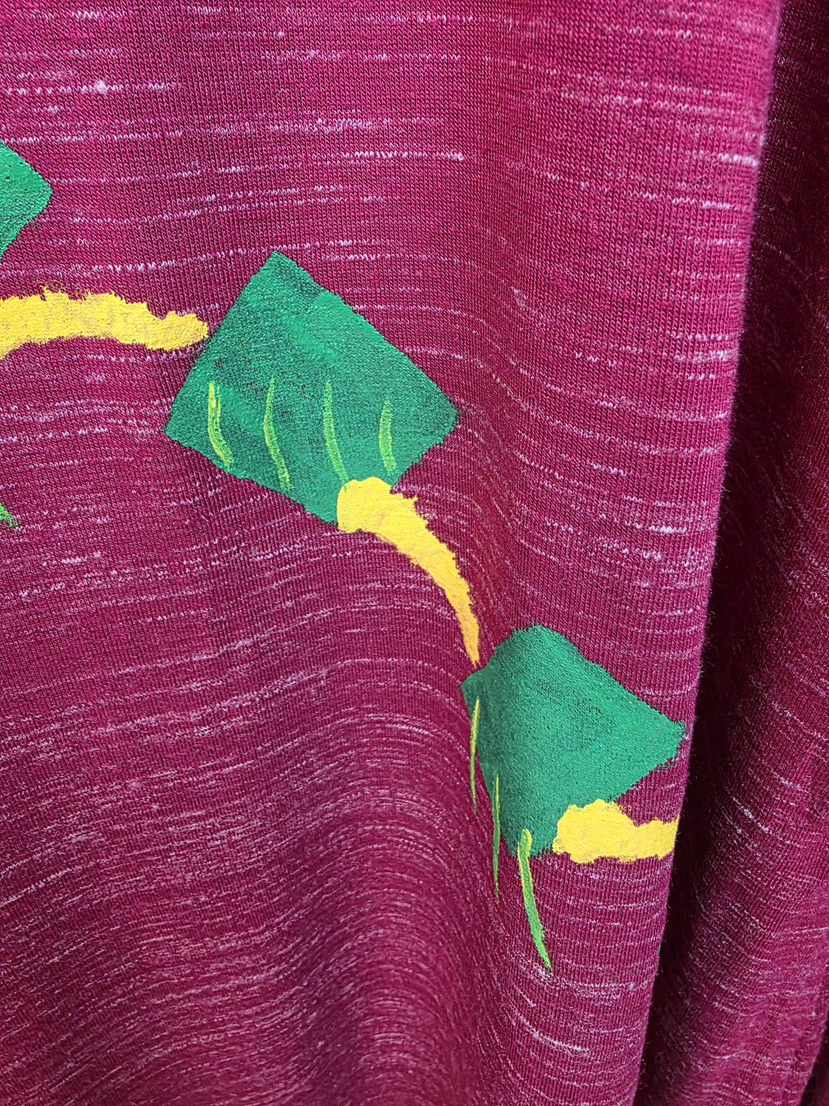 Camiseta burdeos jaspeada de manga larga pintada a mano – Arte Circular – L