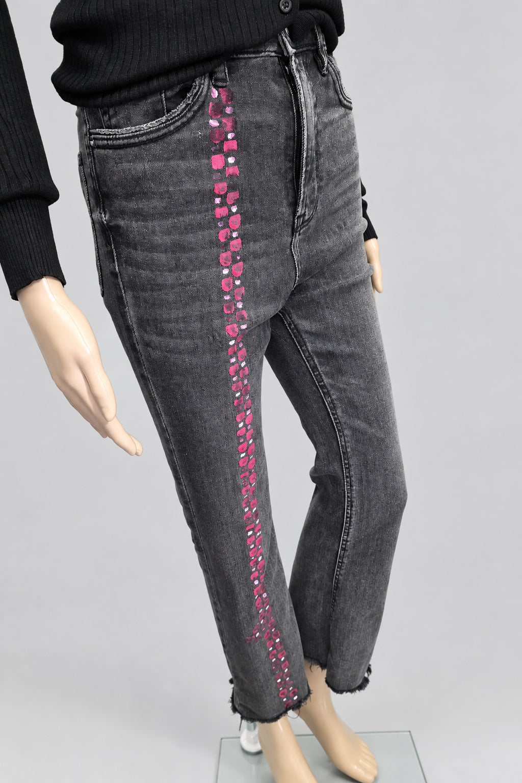 Pantalón vaquero negro desgastado pintado a mano | Arte Circular