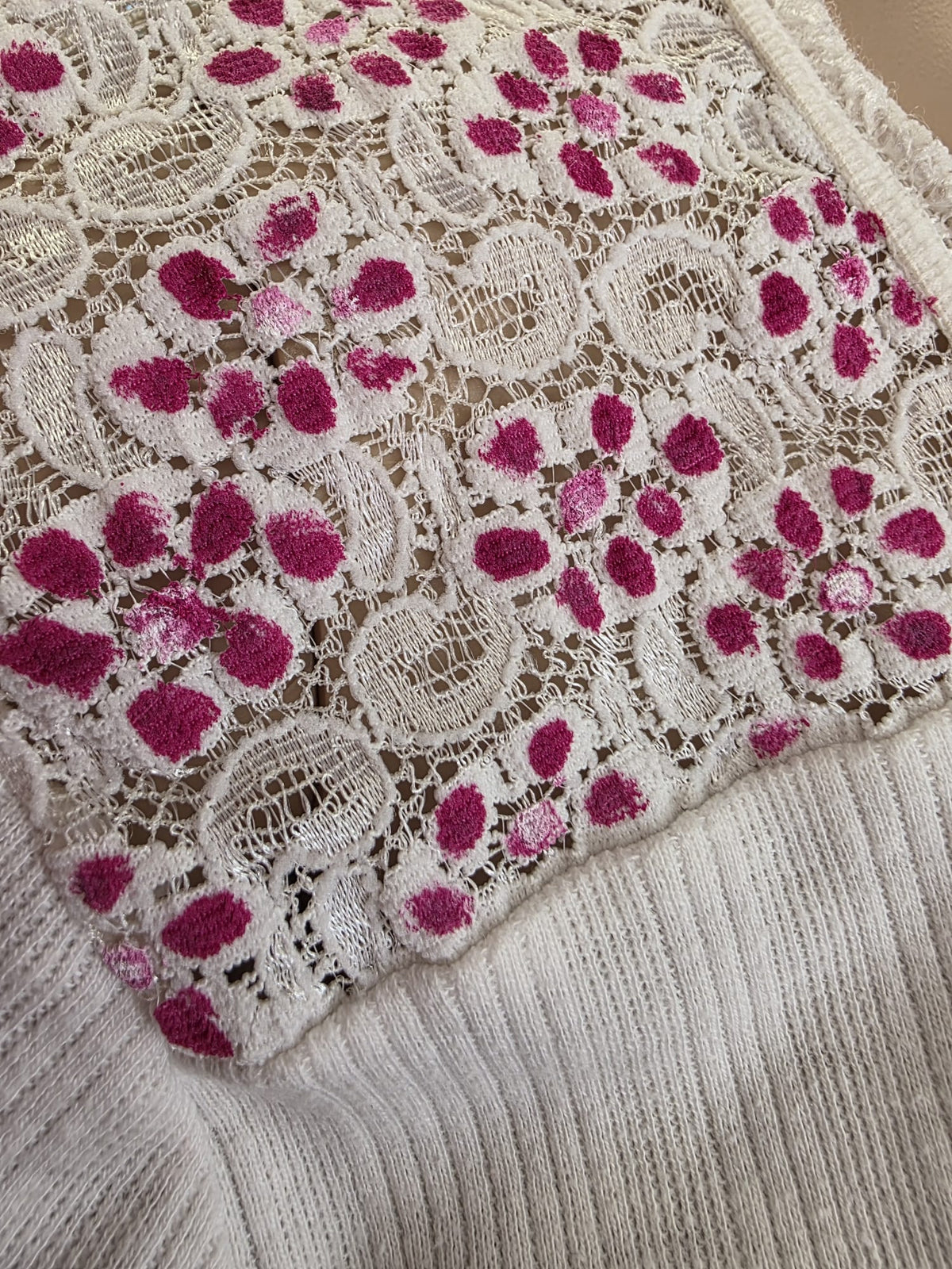 Encaje de JE-063 pintado en rosa y fucsia